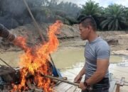 Tindak Tegas PETI, Polres Kuansing Hancurkan Empat Rakit di Simpang Cuko