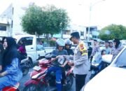 Berbagi di Bulan Suci, Polres Dumai Gelar Pembagian Takjil untuk Pengguna Jalan