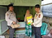 Ramadhan Penuh Berkah, Kapolsek Tualang Berbagi Sembako untuk Warga