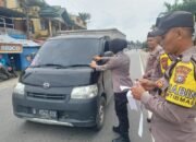 Polsek Singingi Laksanakan Pemasangan Stiker Sosialisasi 110 dan Mudik Aman 2025