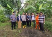 Hijaukan Dumai, Polsek Medang Kampai dan Dumai Timur Tanam Pohon Bersama Warga