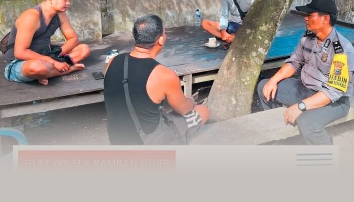 Bhabinkamtibmas Desa Rambah Hilir Laksanakan DDS, Ajak Warga Bijak Bermedsos dan Penyalahgunaan Narkotika