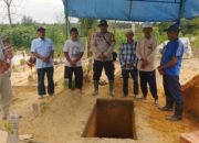 Bhabinkamtibmas Tualang Bantu Pemakaman Warga, Polri Hadir di Tengah Duka