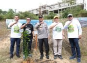 Kapolda Riau Tanam 300 Pohon di Unilak, Dorong Kesadaran Kolektif Jaga Lingkungan