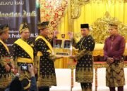 Jenderal Listyo Sigit Dianugerahi Gelar Adat Melayu, Kapolda dan Gubernur Riau Jadi Saksi Prosesi