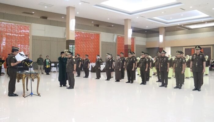 Kajati Riau Lantik Sejumlah Pejabat Baru, Tegaskan Pentingnya Integritas