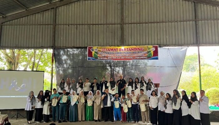 Deklarasi Massal Anti Narkoba Warnai Kegiatan BNNK Pekanbaru di SMP Negeri 6