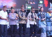 Menpar Widiyanti Resmi Buka Festival Pacu Jalur 2025 di Tepian Narosa