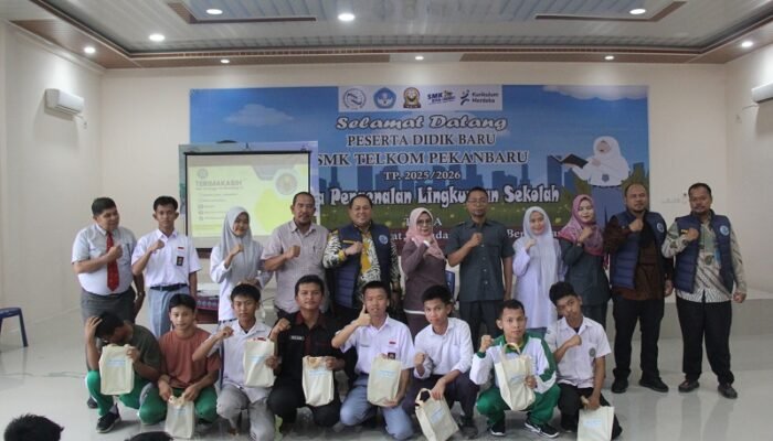 BNNK Pekanbaru Sosialisasikan Bahaya Narkoba, 800 Siswa SMK Telkom Deklarasi Bersama