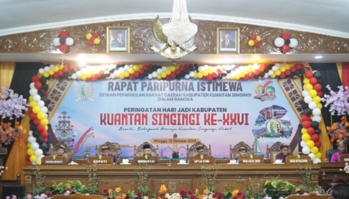 Dalam Paripurna HUT ke-26, Bupati Suhardiman Amby Tegaskan Komitmen Membangun Kuansing Beradab dan Religius