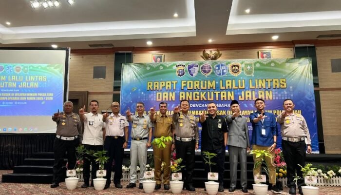 Polda Riau Matangkan Strategi Penanganan Infrastruktur untuk Kelancaran Ops Lilin 2025, Rapat Forum LLAJ Bahas Hasil Survei Jalan dan Jembatan Rusak