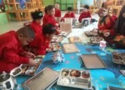 Ribuan Pelajar di Bungaraya Terima Makan Bergizi Gratis, Polisi Turut Kawal Program BGN
