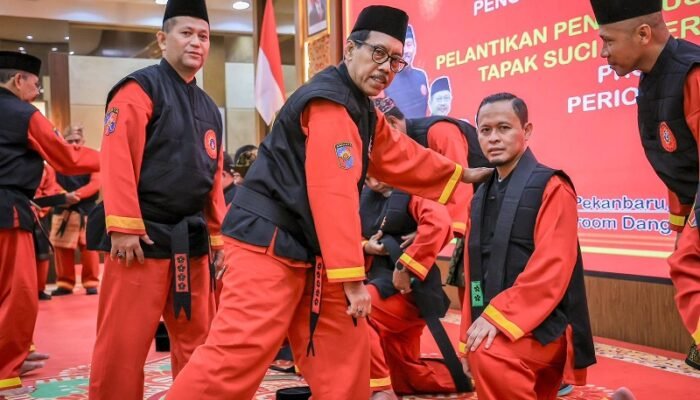 Wako dan Wawako Pekanbaru Resmi Dikukuhkan sebagai Pendekar Kehormatan Tapak Suci