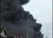 Ruko Kelontong di Kebonsari Hangus Dilalap Api, Dugaan Korsleting Mesin Pertamini Rugikan Pemilik Hingga Rp1 Miliar