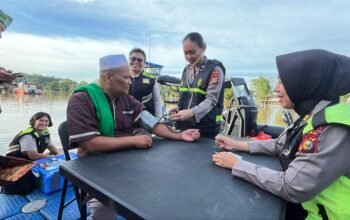 Program JALUR Polda Riau Laksanakan Bakti Sosial dan Pelayanan Kesehatan untuk Nelayan Sungai Siak