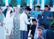 Buka Puasa Bersama di Masjid Agung Batam, Amsakar-Li Claudia Santuni 1.200 Anak Yatim