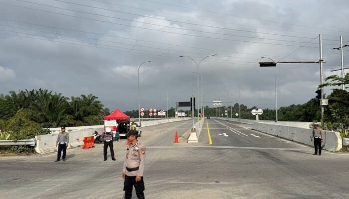 Polres Siak Tingkatkan Pengamanan Jalur Strategis di Exit Tol Minas Saat Operasi Ketupat