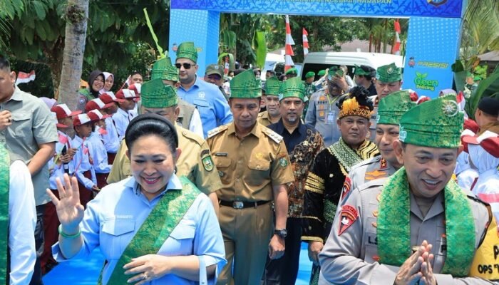 Bupati Kampar Dampingi Kapolri Resmikan Jembatan Merah Putih di Desa Gobah Kecamatan Tambang