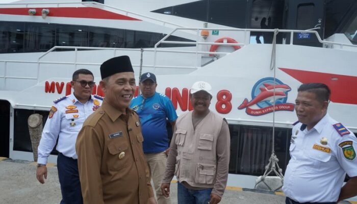 Bupati Herman Tinjau Kapal Haji, 307 Jemaah Inhil Siap Berangkat ke Batam