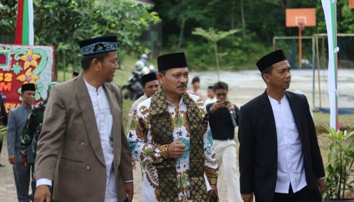 Ketua PWNU Riau Pesankan Santri IBS Ambil Keberkahan Guru dan Berani Bermimpi Besar