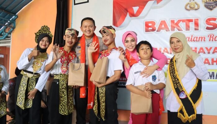 Polri untuk masyarakat, Kapolres Magetan Berbagi Kasih dengan Anak-Anak SLBN Karangrejo