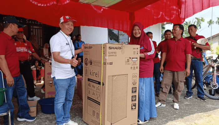 Camat Rambah Samo Lepas Jalan Santai, Ribuan Peserta Semarakkan HUT ke-81 RI