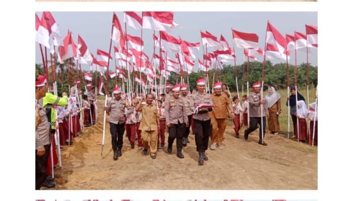 Merah Putih Menembus Batas, Ekspedisi Presisi Polsek Tambusai Utara Tebar Kepedulian di Mahato