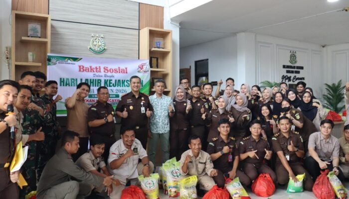 Kejari Rohul Hadirkan Kepedulian di Hari Lahir Kejaksaan ke-81