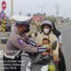 Peduli Kesehatan di Tengah Kabut Asap, Polres Rokan Hulu dan Polsek Jajaran Bagikan Ribuan Masker kepada Pengguna Jalan
