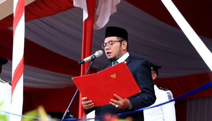 Ketua DPRD Inhil Iwan Taruna Bacakan Proklamasi di Upacara HUT ke-81 RI